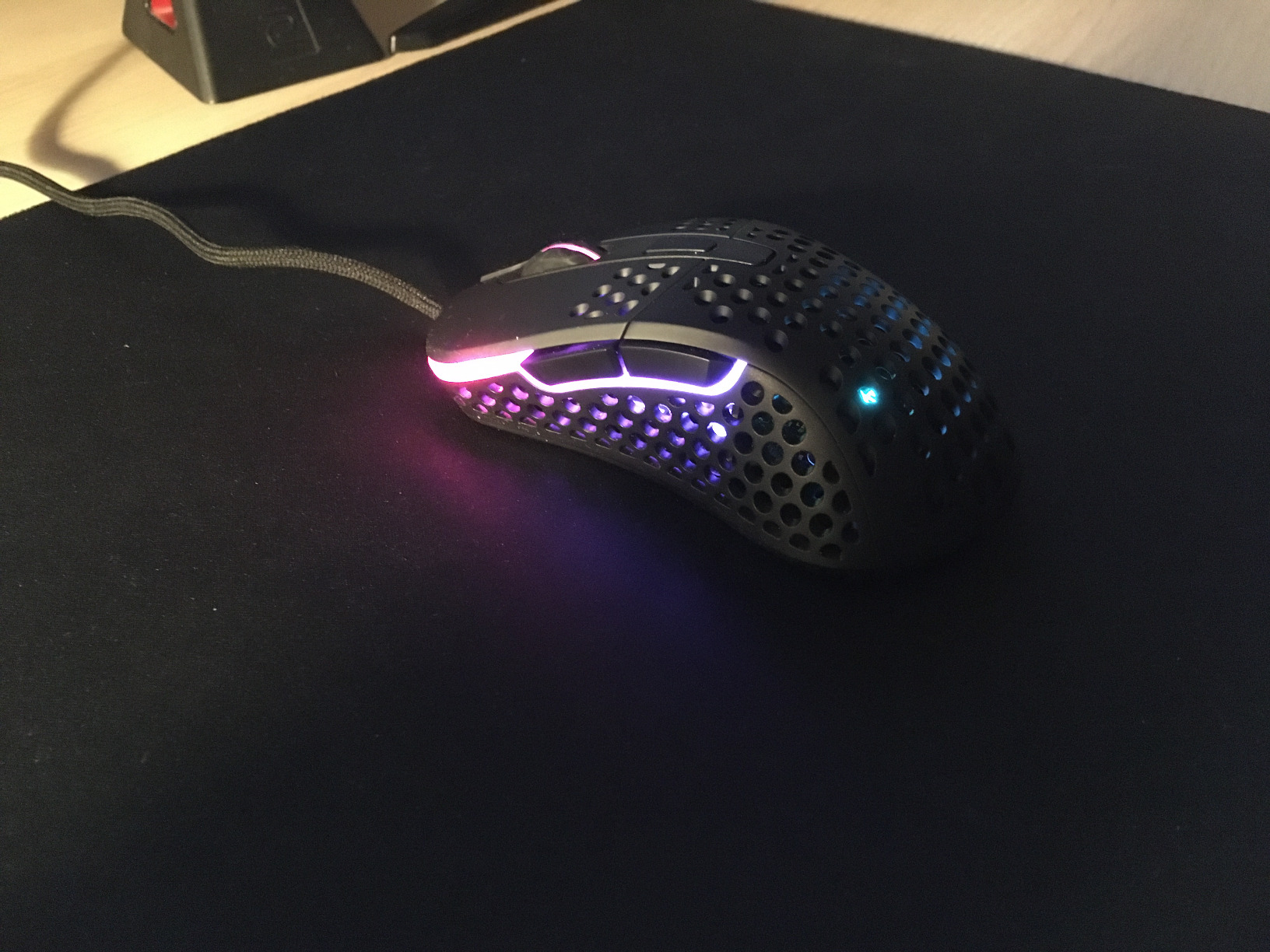 Xtrfy M4 RGB mouse gaming cablato nero ultraleggero