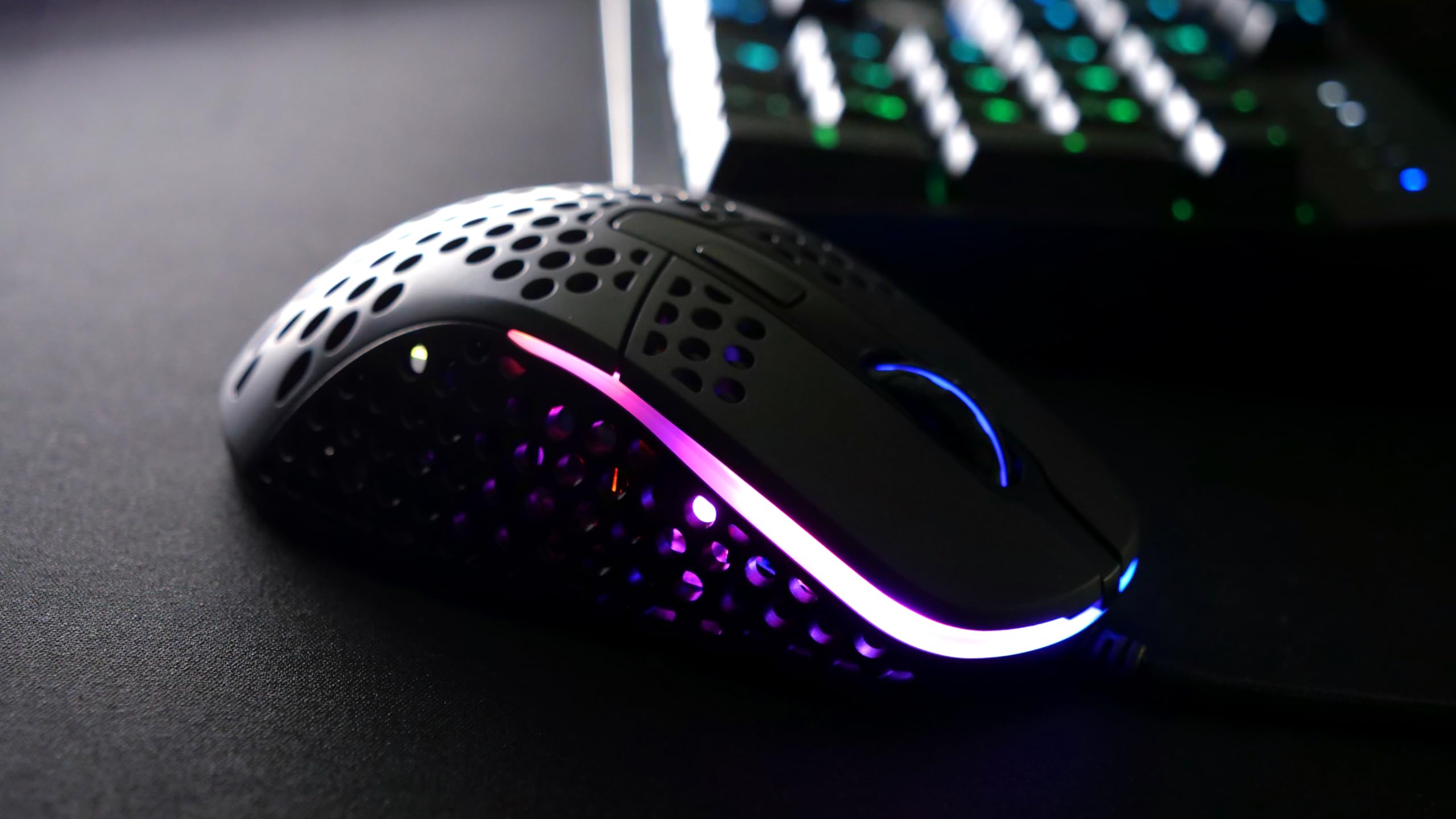 Xtrfy M4 RGB mouse gaming cablato nero ultraleggero