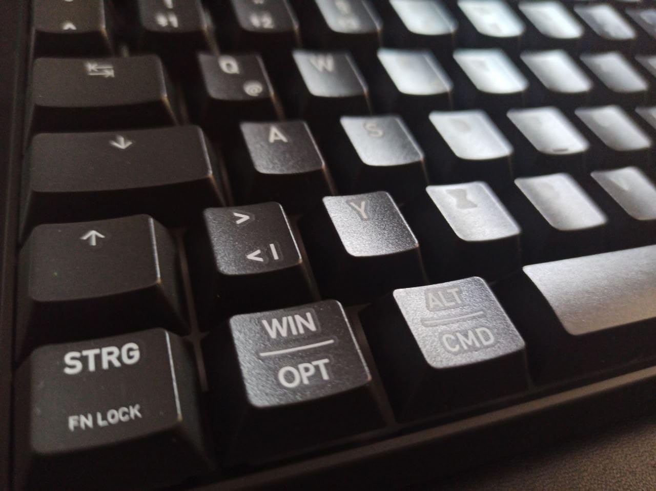 Cherry Xtrfy K33 Compact Tastiera Wireless DE Nera 75%