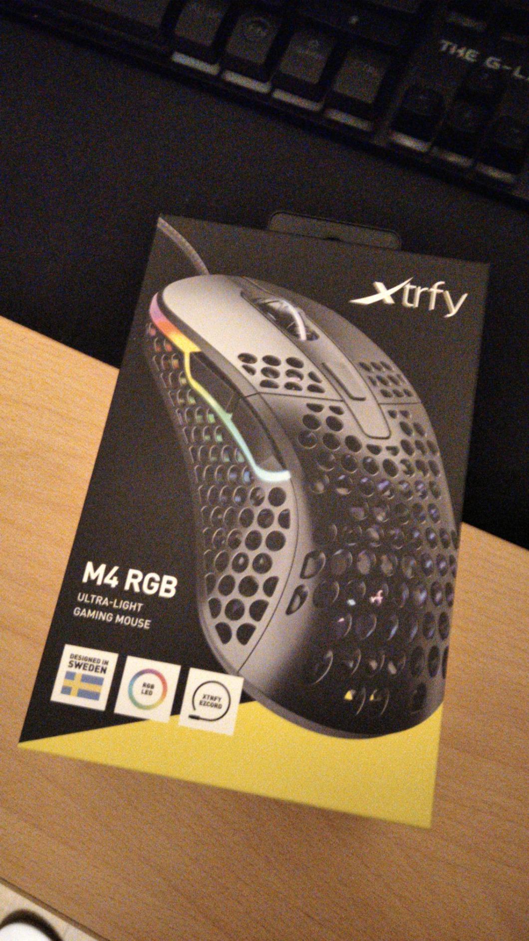 Xtrfy M4 RGB mouse gaming cablato nero ultraleggero