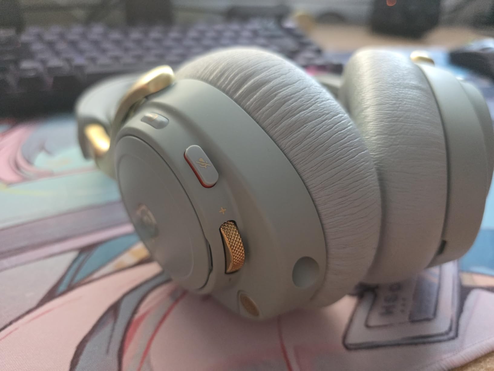 SteelSeries Arctis Nova Elite cuffie wireless salvia oro Hi-Res
