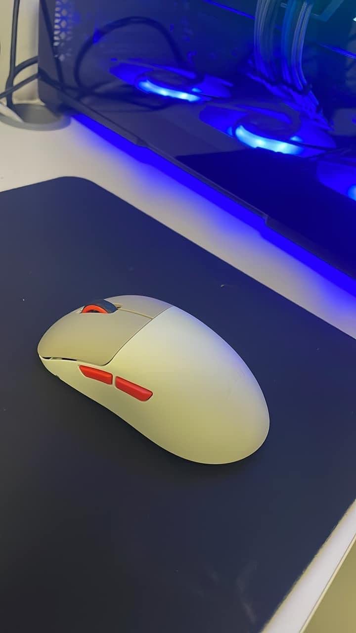 Xtrfy M8 Wireless mouse gaming nero 55 g ricaricabile