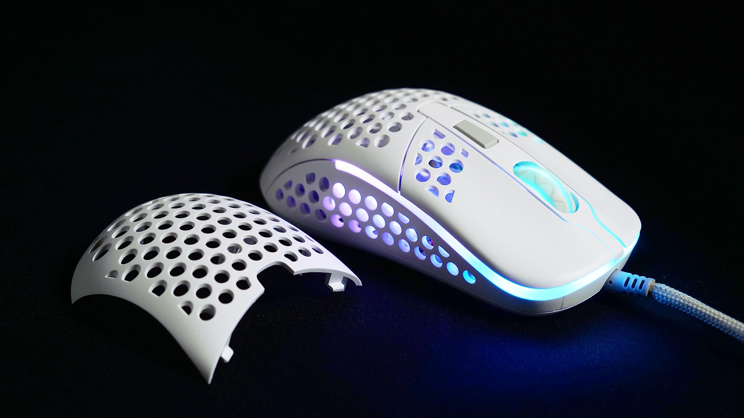 Xtrfy M42 RGB mouse gaming con filo bianco ultraleggero