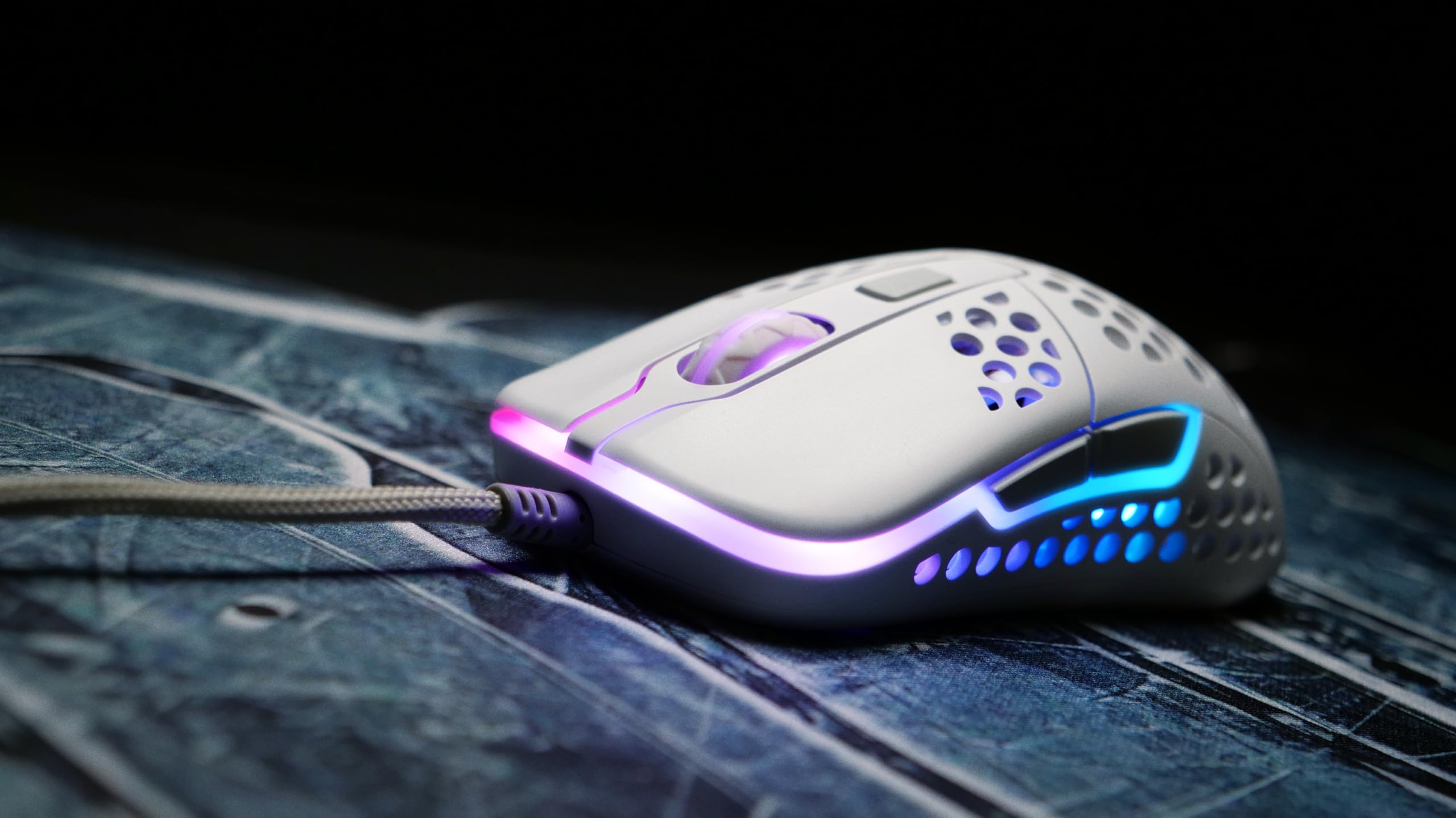 Xtrfy M42 RGB mouse gaming con filo bianco ultraleggero