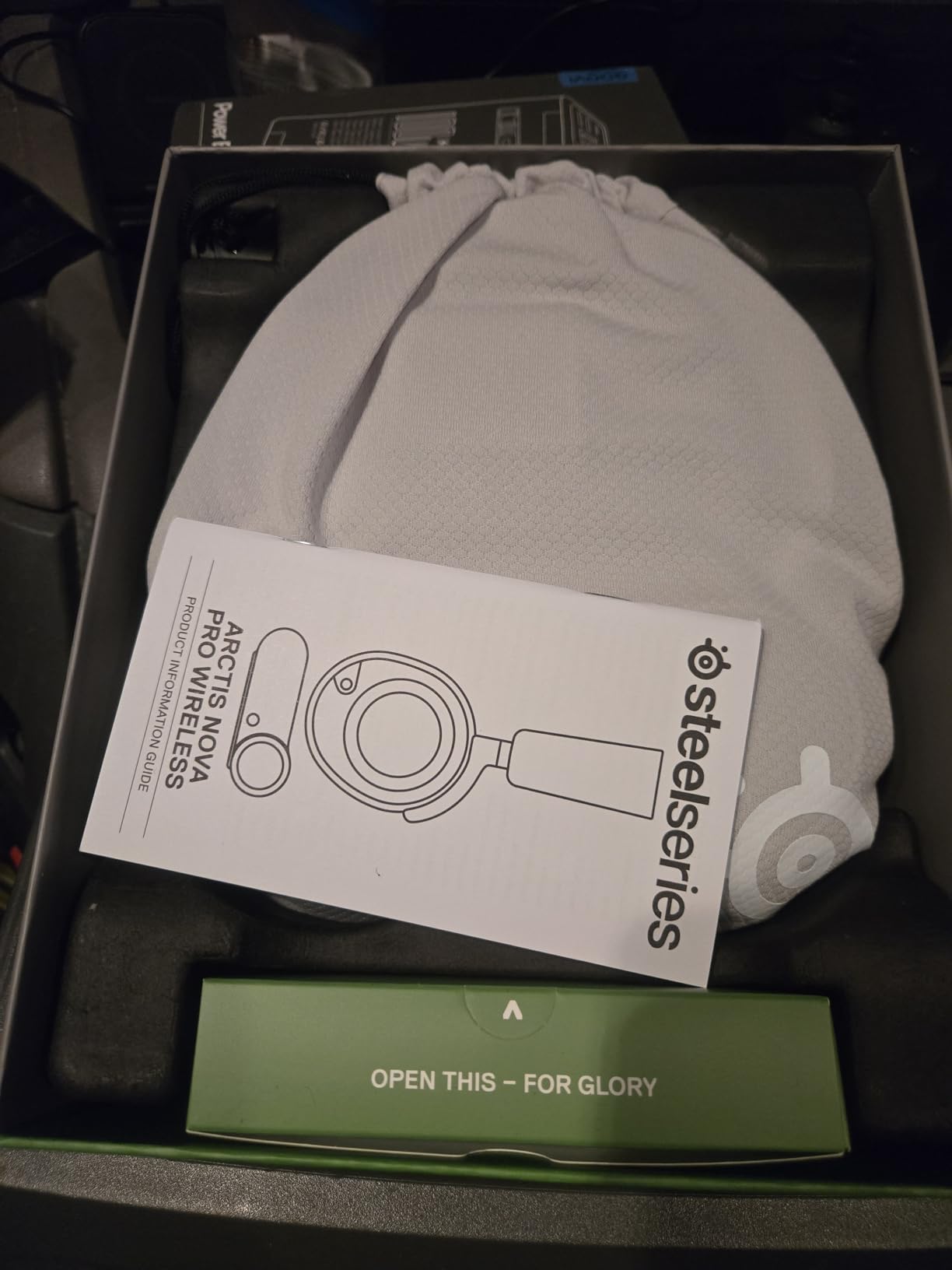 SteelSeries Arctis Nova Pro X cuffie wireless bianche ANC
