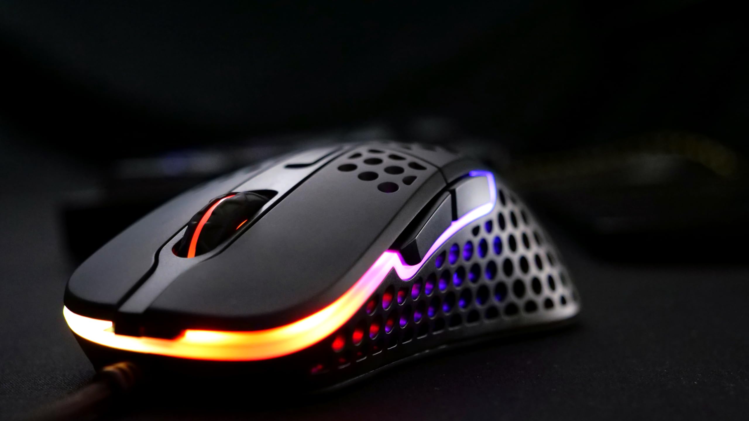 Xtrfy M4 RGB mouse gaming cablato nero ultraleggero